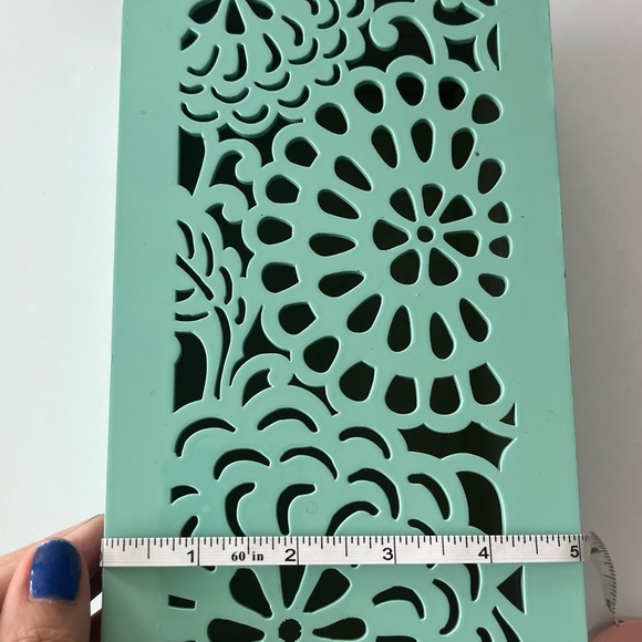 MAX STUDIO HOME Light Tiffany Blue Cut Flower Jewelry or Decorative Box - Picture 3 of 7